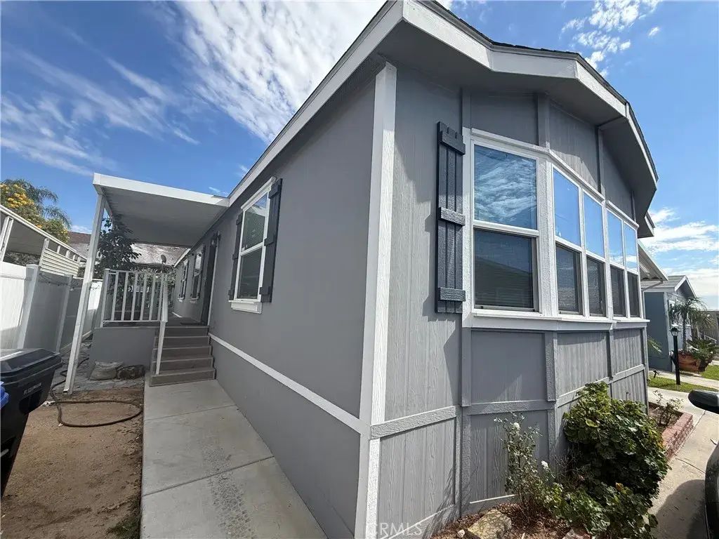 2727 Pacific 10, Highland