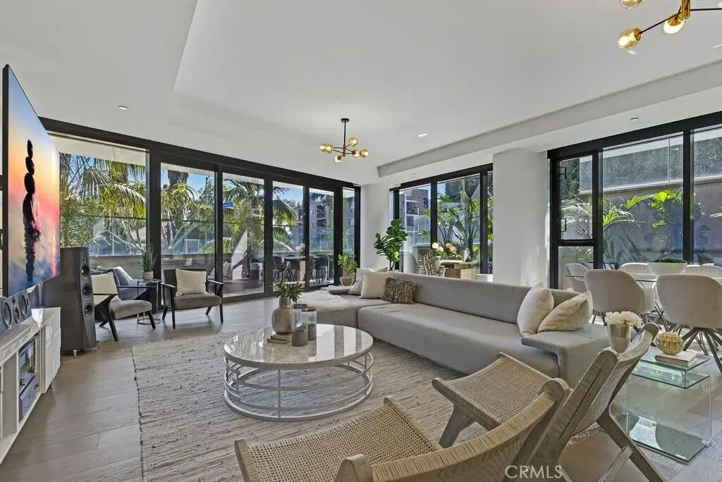 8420 W Sunset Boulevard 108, Los Angeles