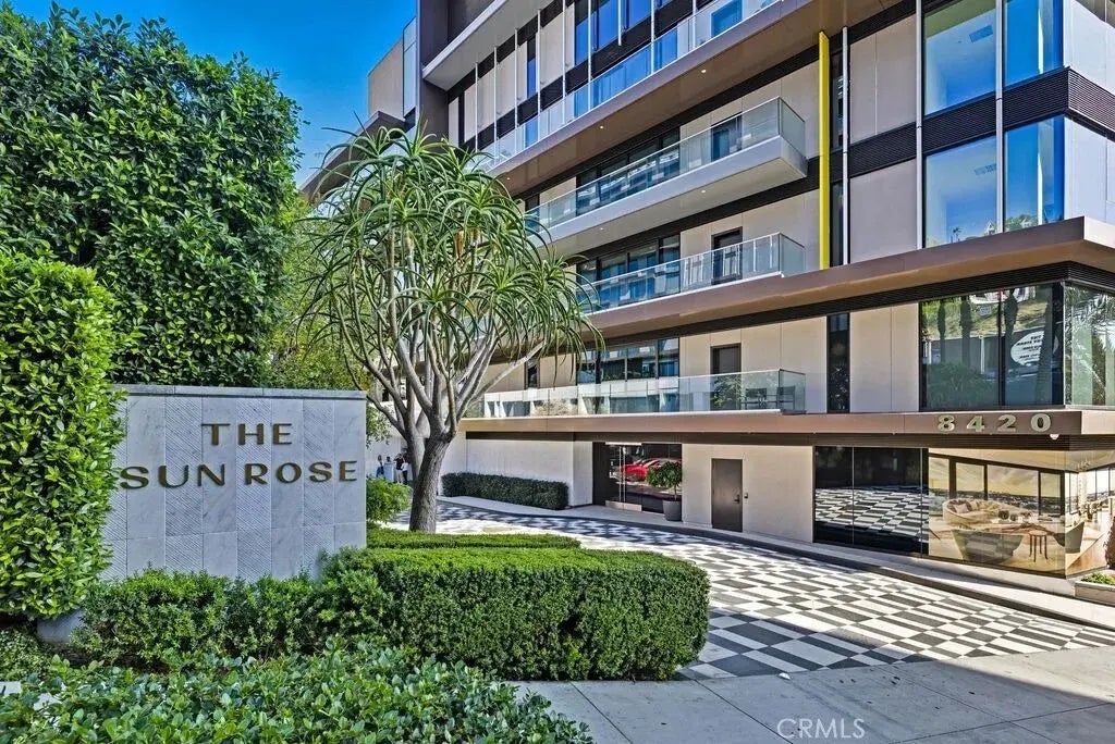 8420 W Sunset Boulevard 108, Los Angeles