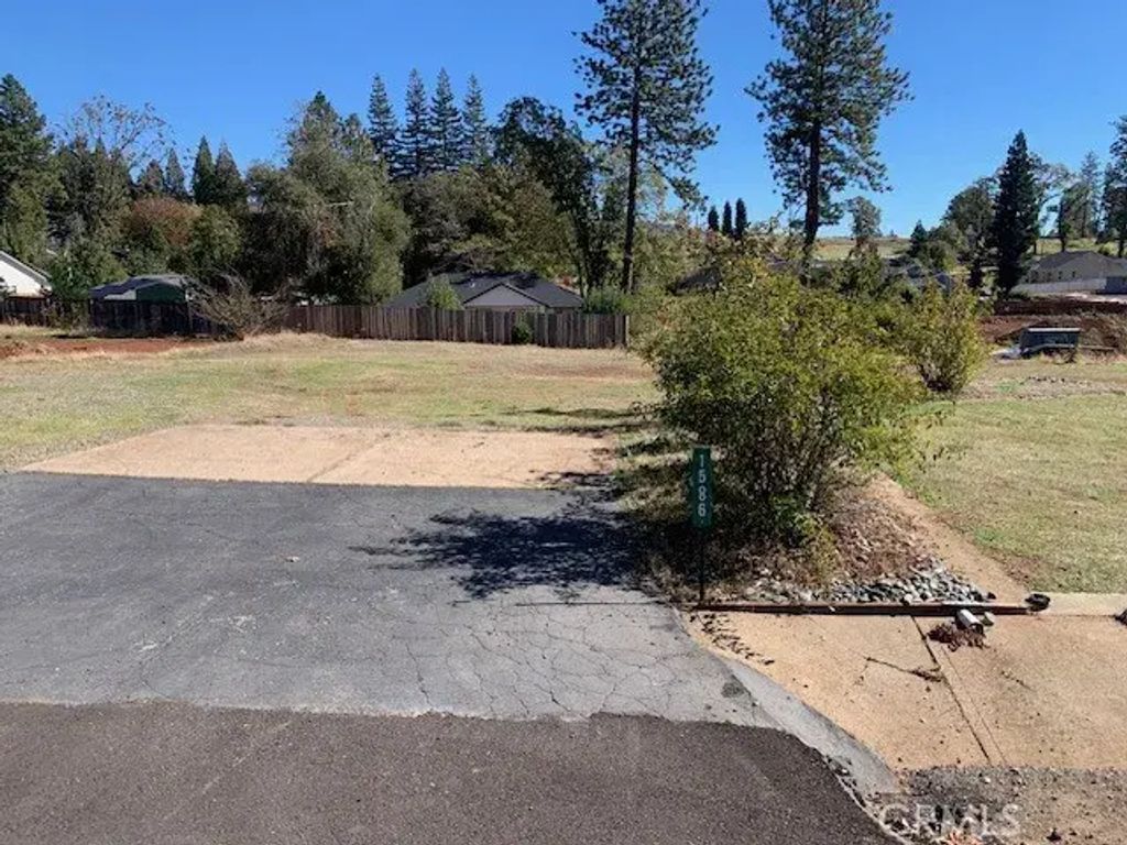 1586 Gate, Paradise