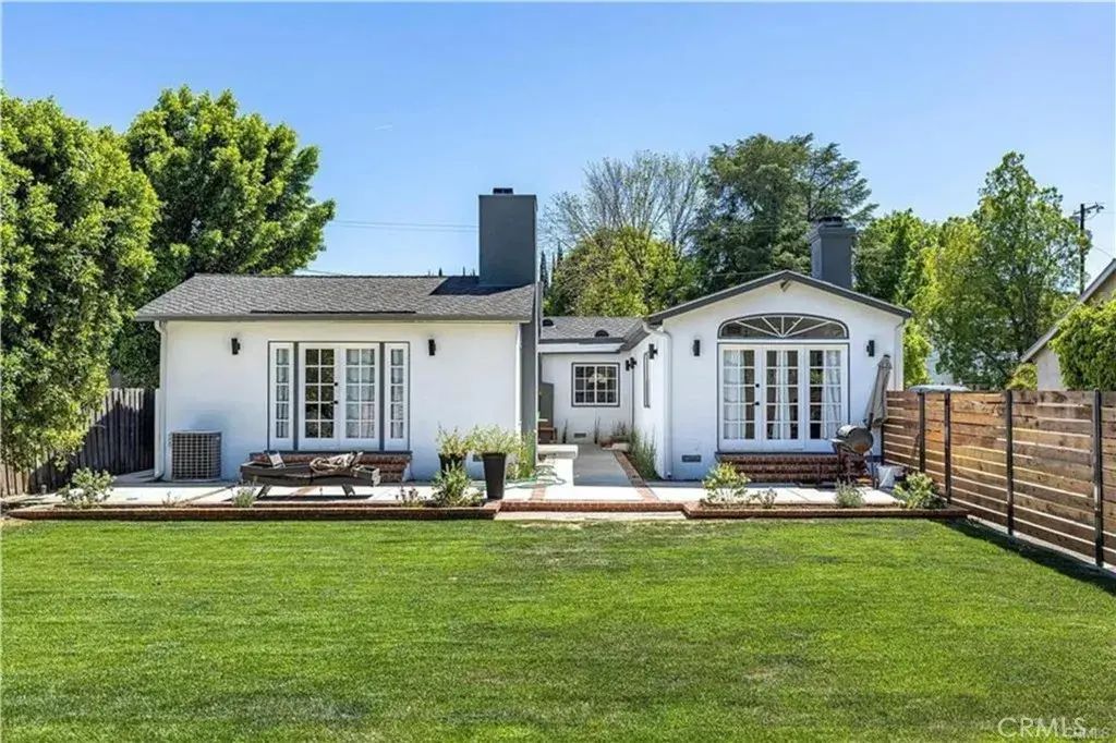 22853 Dolorosa Street, Woodland Hills