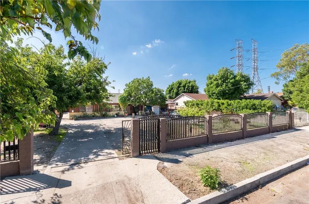 9205 Haddon Avenue, Sun Valley