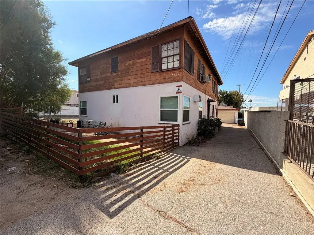 10429 Mcvine Avenue, Sunland