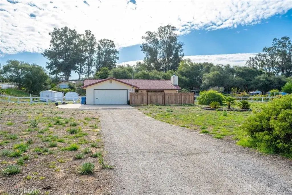 725 Monarch, Nipomo