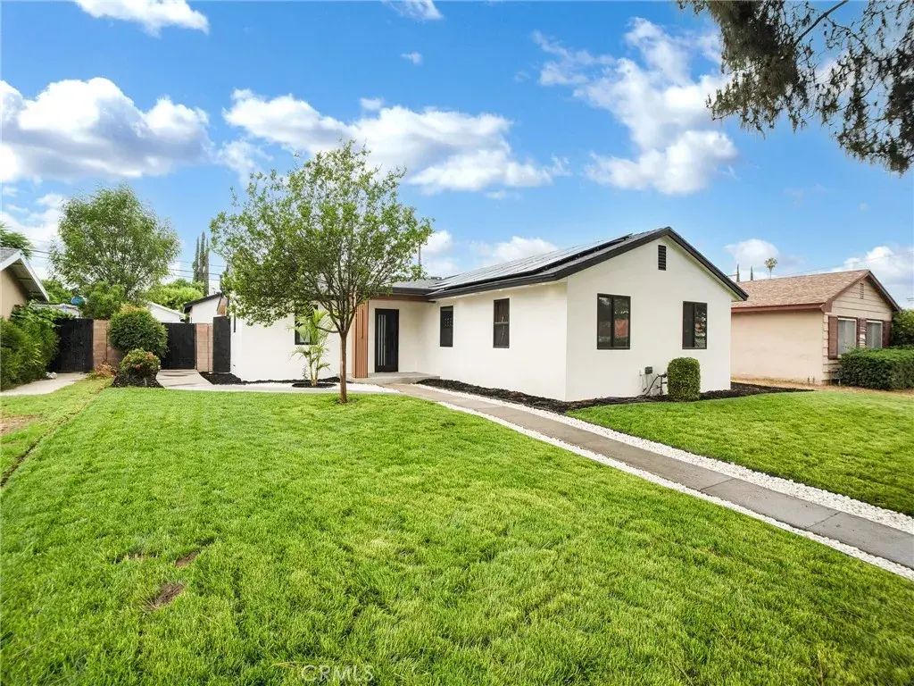 7055 Fallbrook Avenue, West Hills