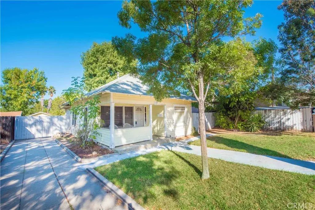 1107 W Grand, Corona