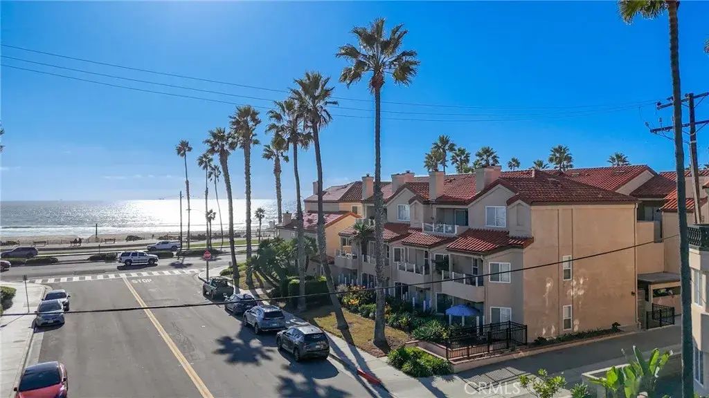 2000 Pacific Coast Highway 103, Huntington Beach