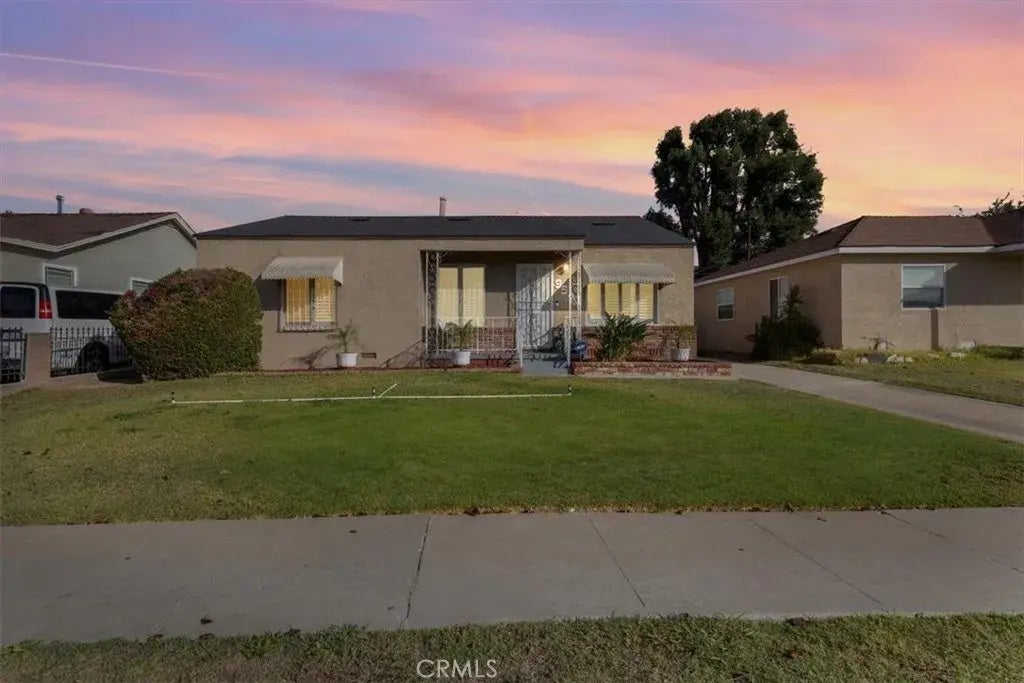 957 W Myrrh, Compton