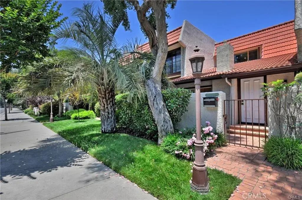 22255 Erwin, Woodland Hills