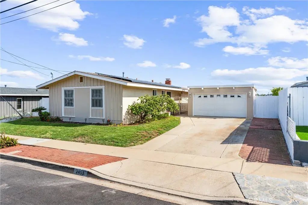 2453 Cowley, BAY PARK