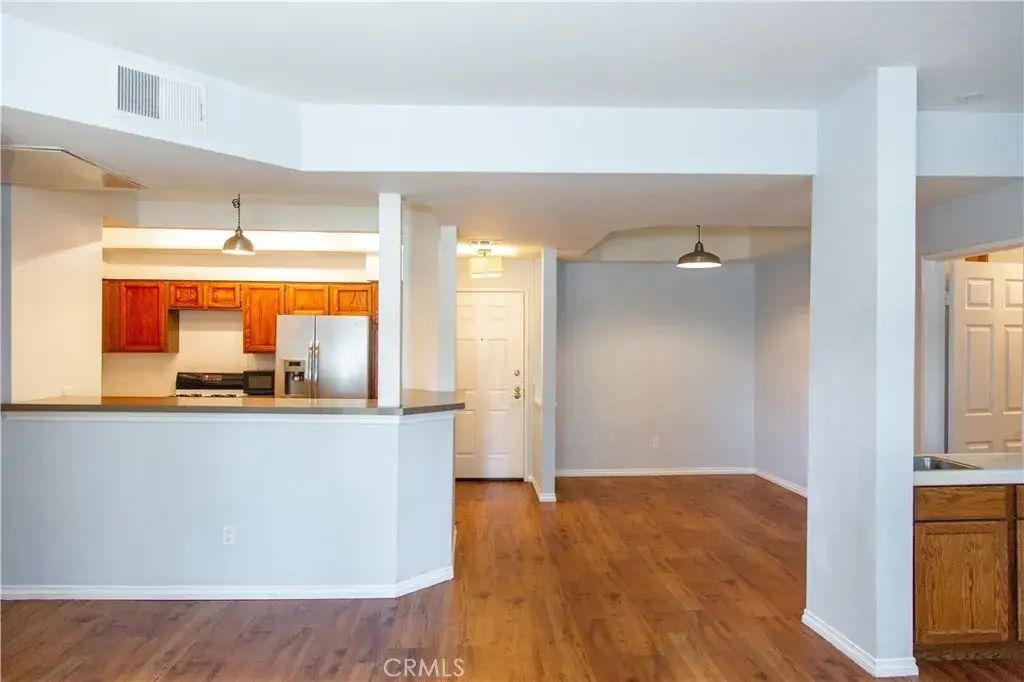 5420 Sylmar Avenue 105, Sherman Oaks