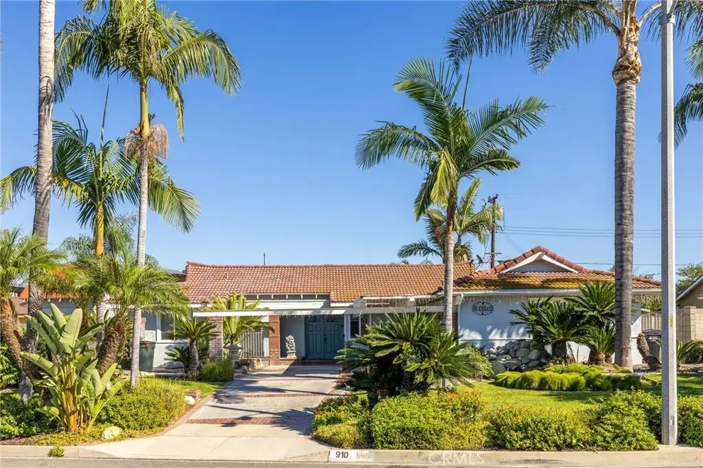910 S Donna Beth Avenue, West Covina