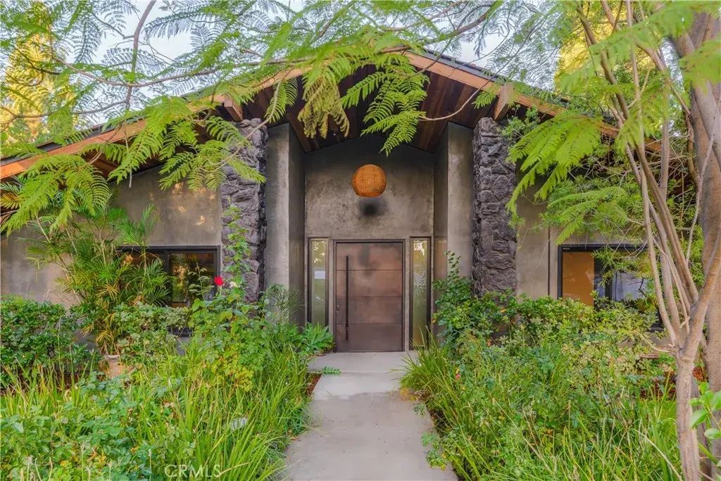 9701 Bothwell Road, Northridge