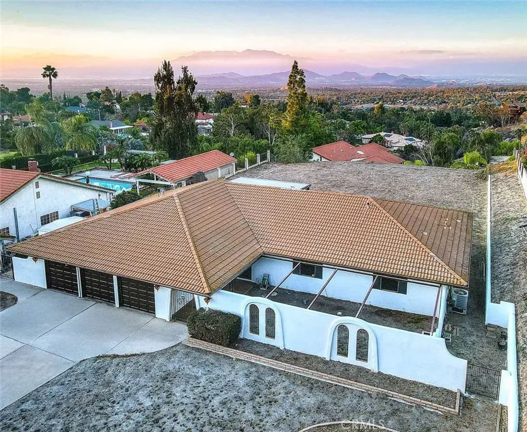 16464 Rancho Escondido, Riverside