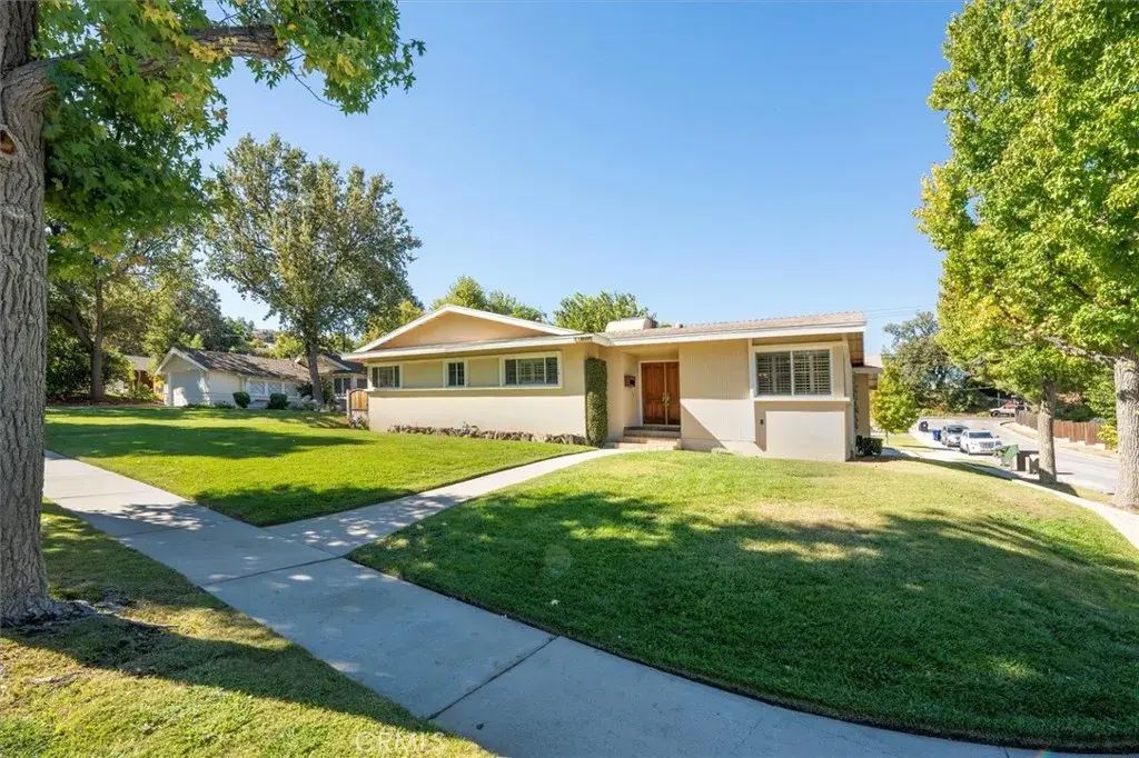 25085 Highspring, Newhall