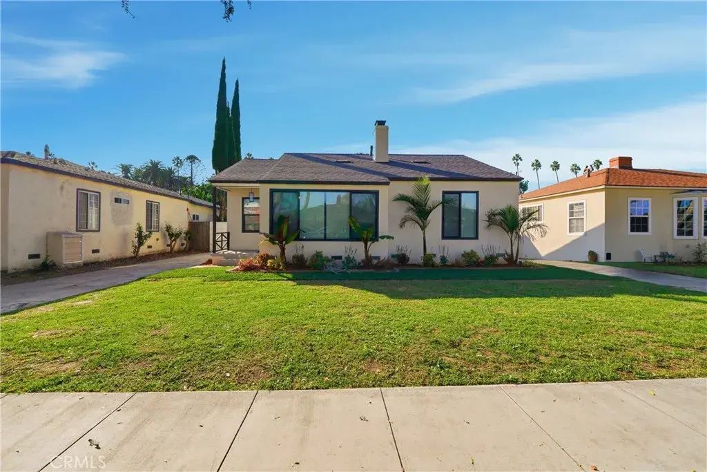 6327 California Avenue, Long Beach
