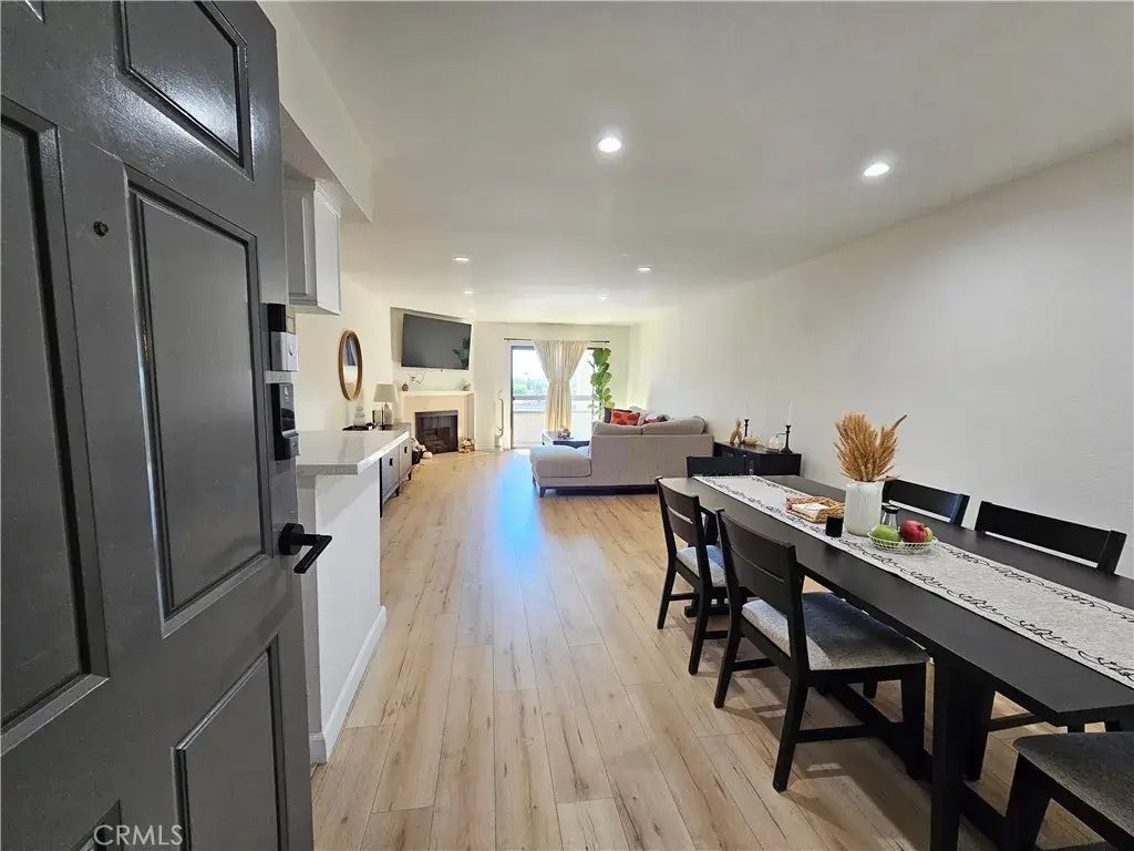 424 Oak Street 324, Glendale