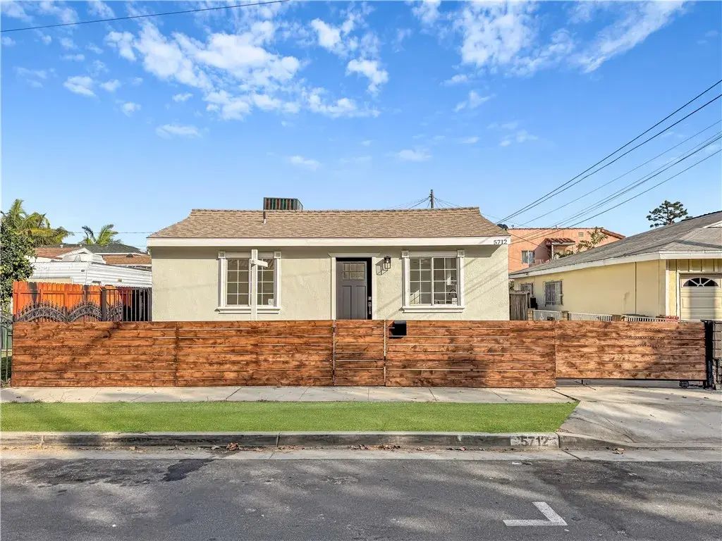 5712 Fishburn, Maywood