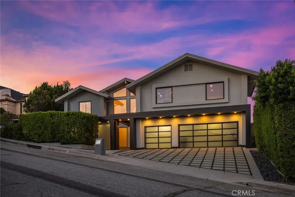 2111 Rimcrest Drive, Glendale