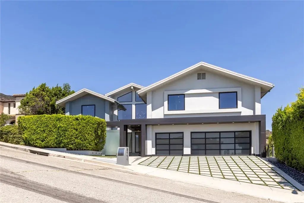 2111 Rimcrest Drive, Glendale