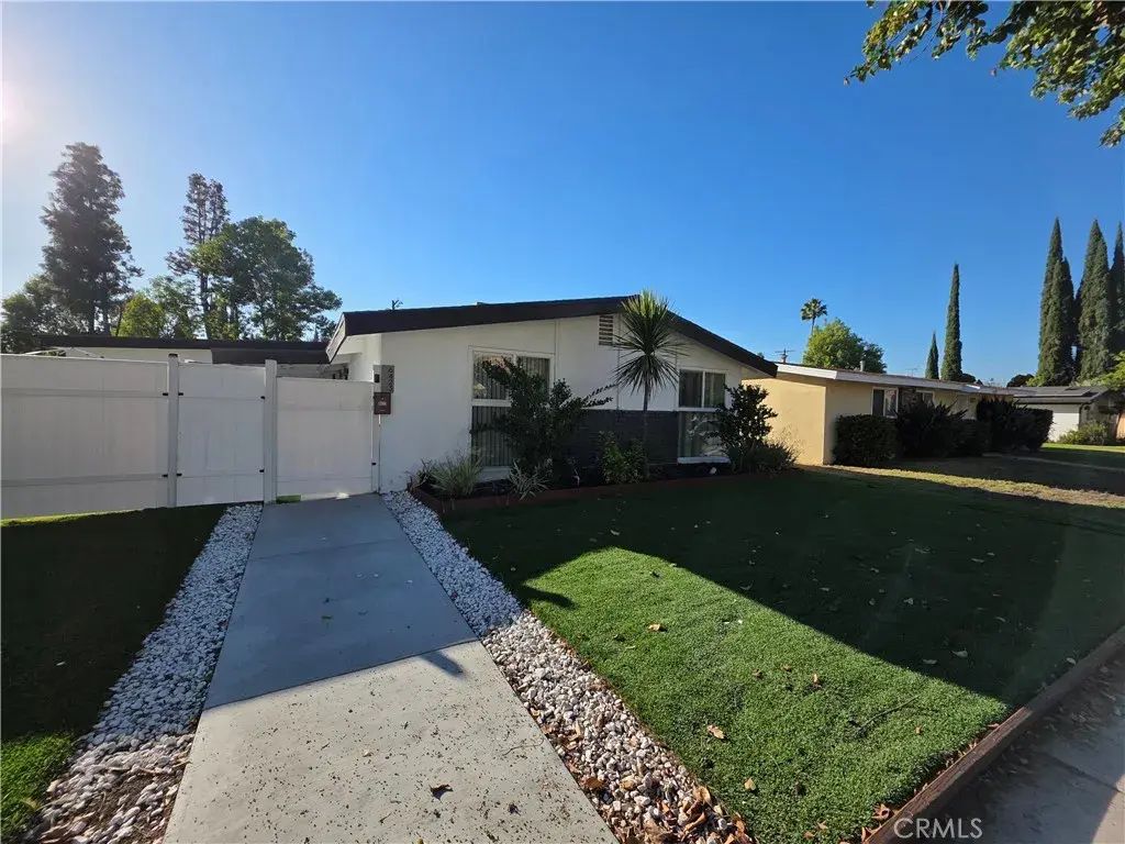 6423 Wilbur, Reseda