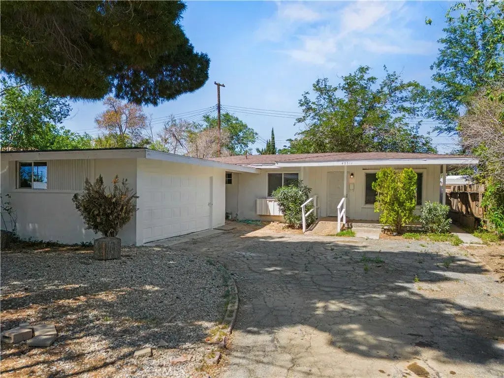 45517 Kingtree Avenue, Lancaster