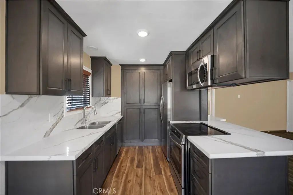2214 E 2nd Street 6, Long Beach