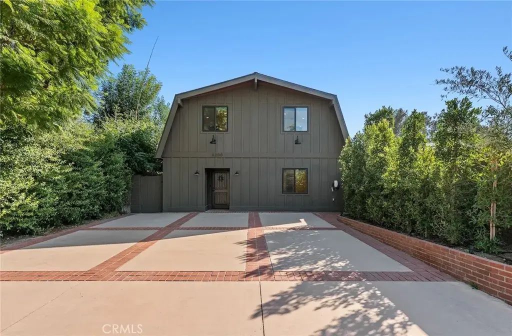 6200 Woodlake Avenue, Woodland Hills