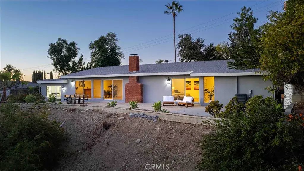 23112 Cass Avenue, Woodland Hills