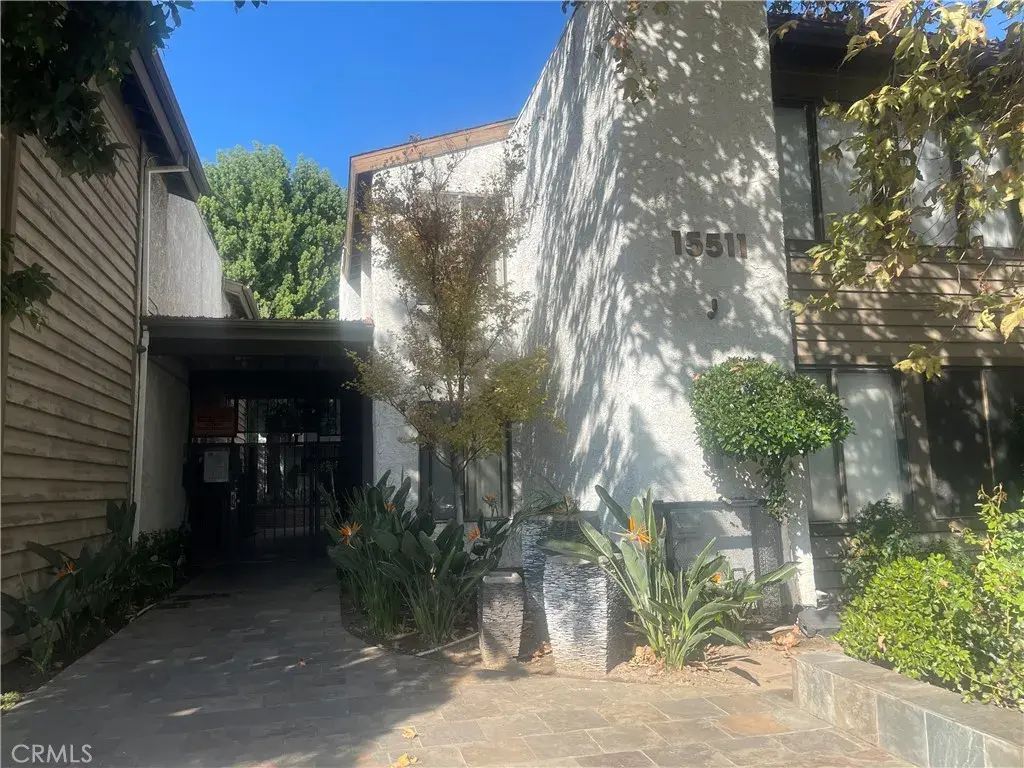 15511 Sherman Way, Van Nuys