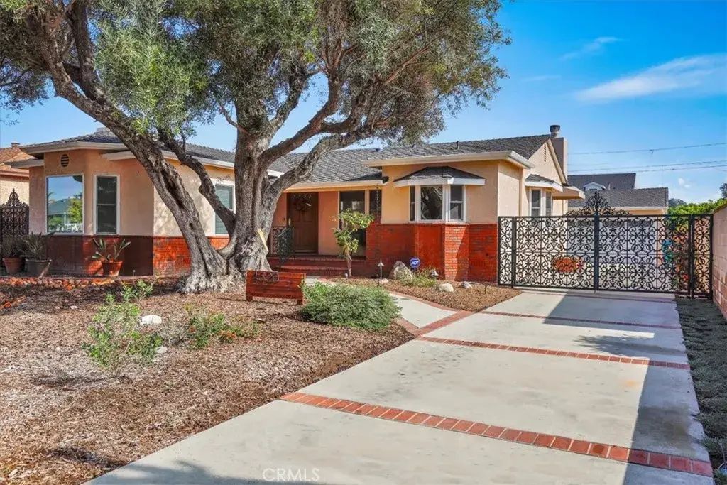 4520 Pepperwood Avenue, Long Beach