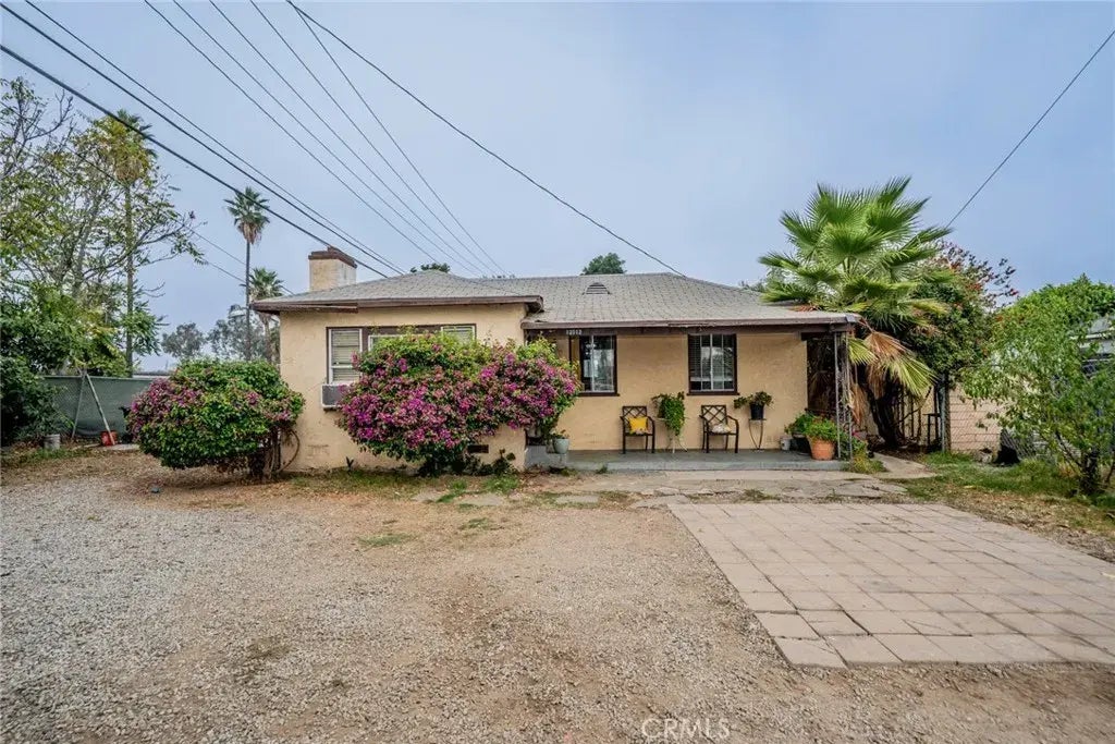 13512 Arrow, Fontana
