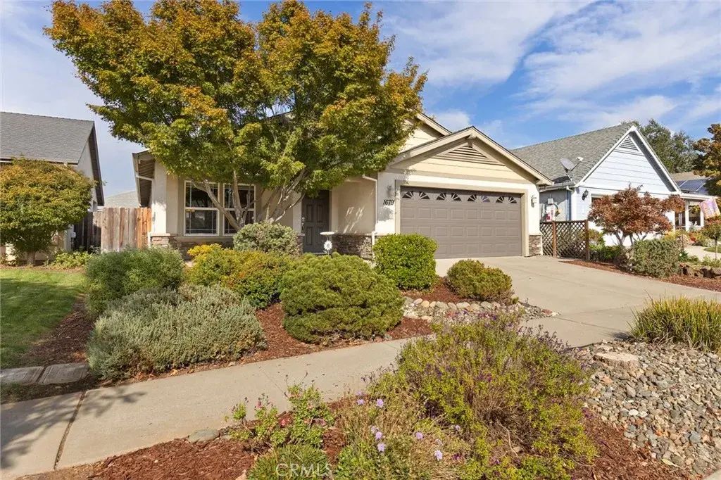 1679 Arch, Chico