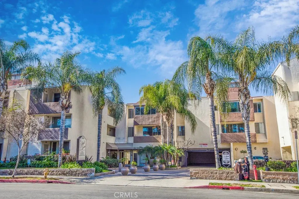 5325 Newcastle Avenue 130, Encino