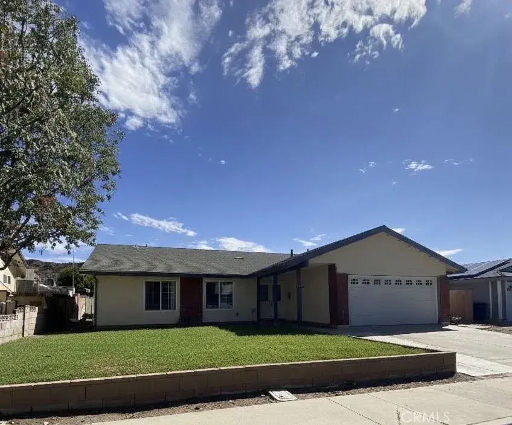 28144 Alaminos Drive, Saugus