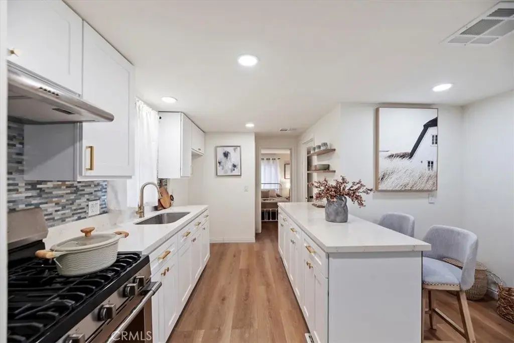 826 E Route 66, Glendora