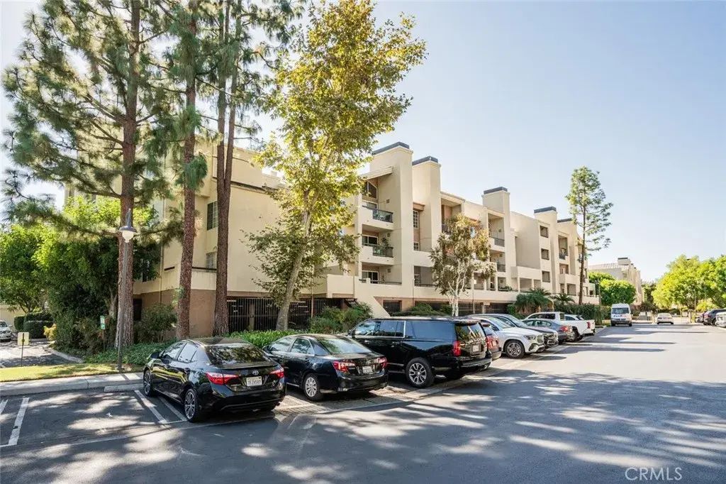 5565 Canoga Avenue 309, Woodland Hills