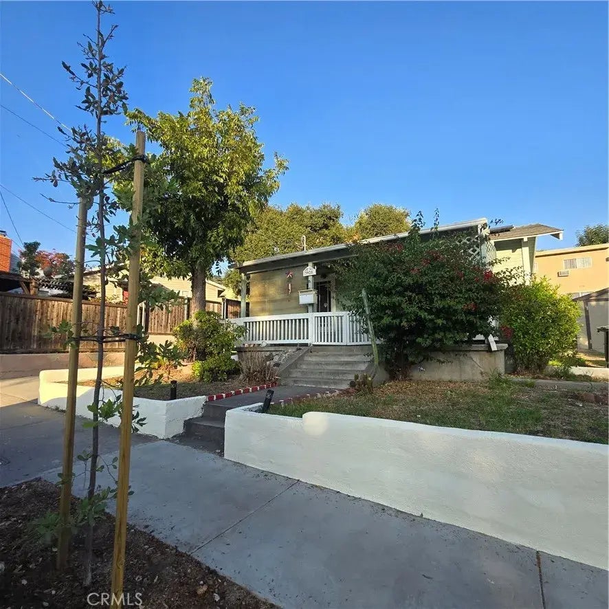 3928 La Crescenta Avenue, Glendale