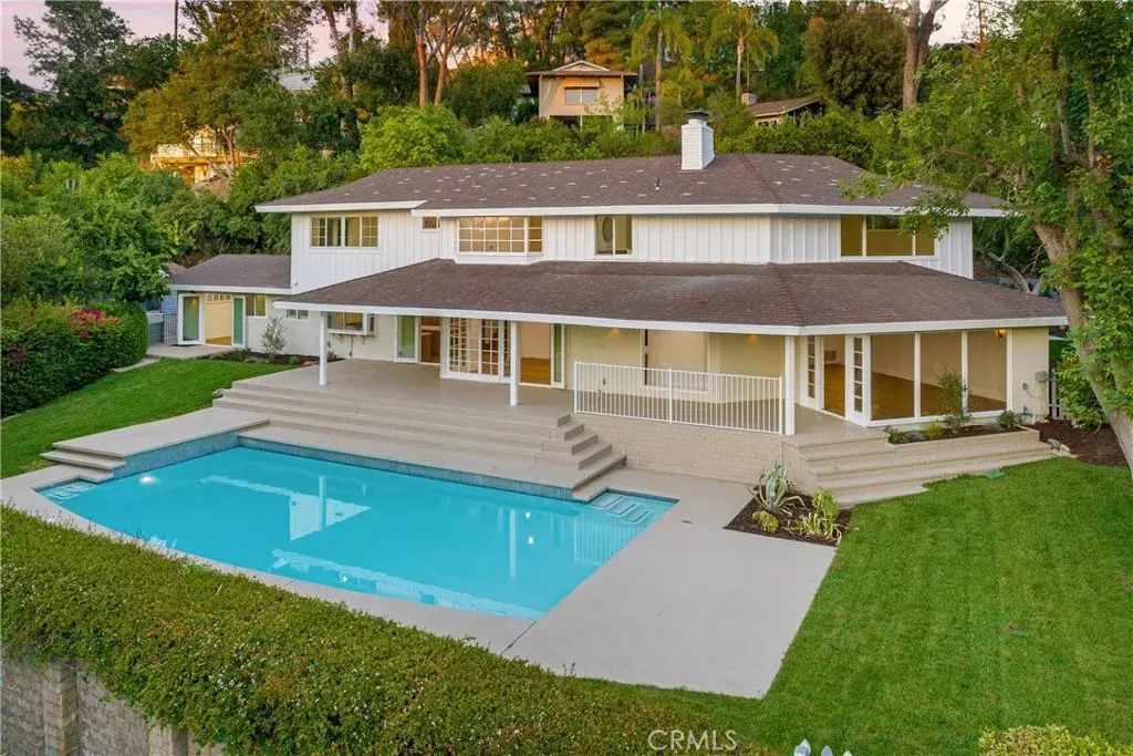 4620 Encino Avenue, Encino
