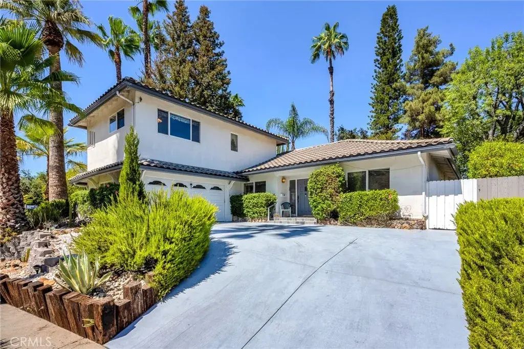 22051 Mulholland Way, Woodland Hills
