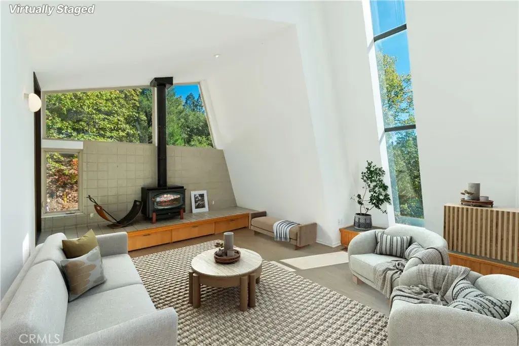 22 Holly Drive, Running Springs