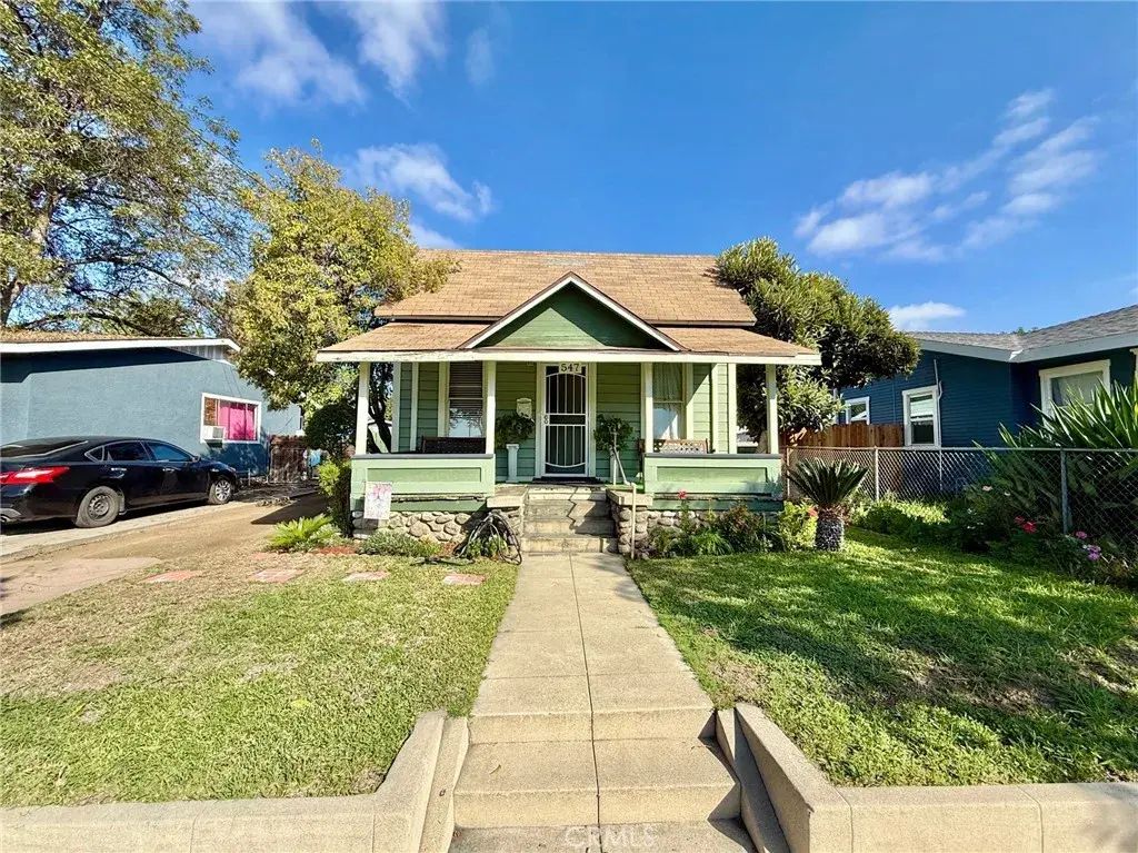 547 Texas, Pomona
