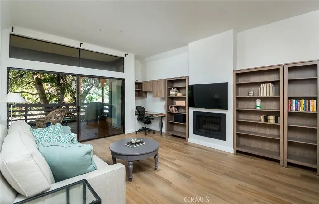 1050 Seco 103, Pasadena