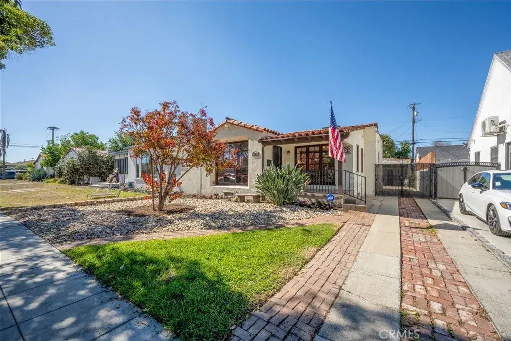 5525 Myrtle Avenue, Long Beach