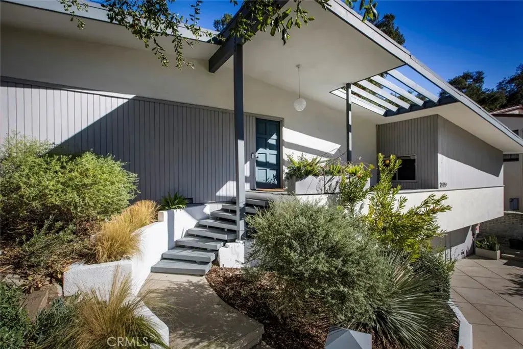 2820 E Chevy Chase Drive, Glendale