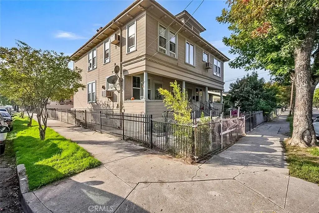 700 W Park, Stockton