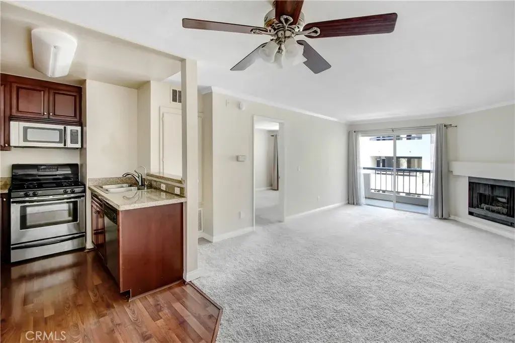 5540 Owensmouth Avenue 223, Woodland Hills