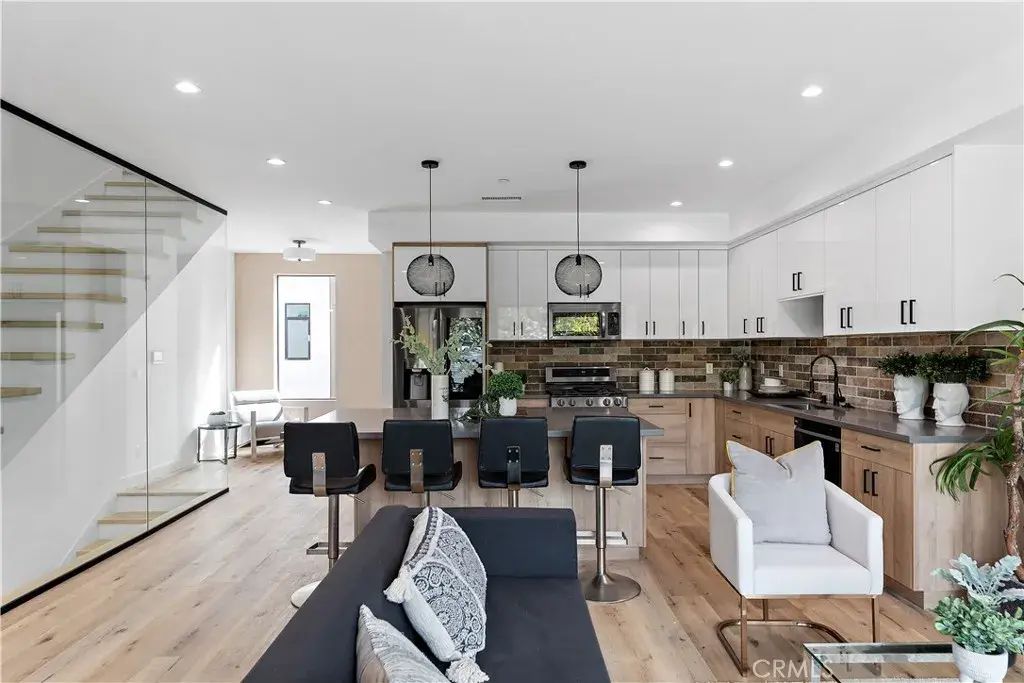 11857 W Flower Lane, Valley Village