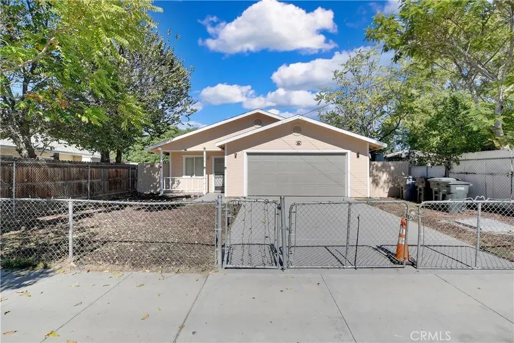 214 W Latham, Hemet