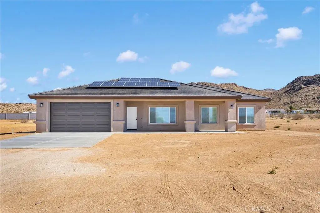 15575 Desert Star, Apple Valley